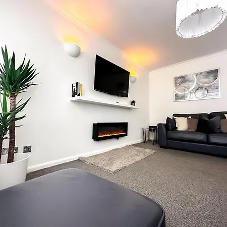 Contemporary And Cosy Apartment- Free Parking & Wi-fi *