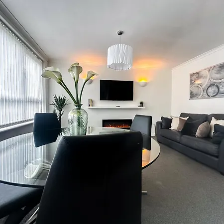 Apartment Contemporary And Cosy Apartment- Free Parking & Wi-fi
