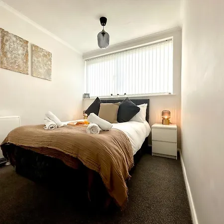 Apartment Contemporary And Cosy Apartment- Free Parking & Wi-fi